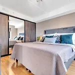 Elegant And Spacious Apartman